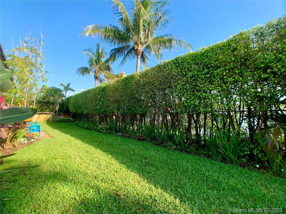 Recently Sold: $1,250,000 (4 beds, 3 baths, 2403 Square Feet)