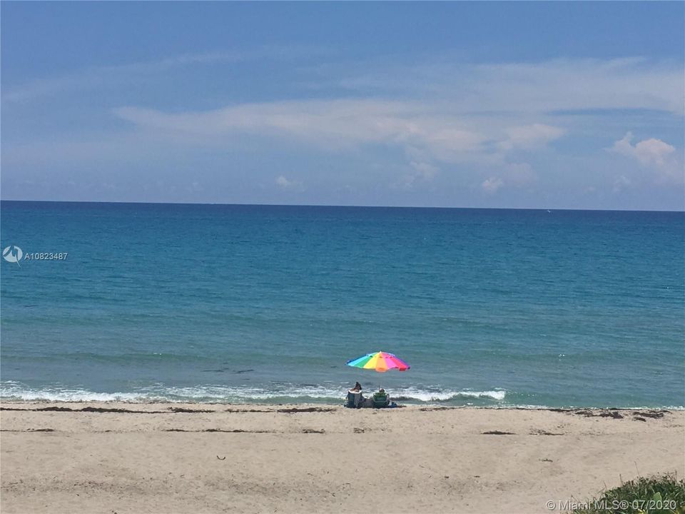 Walk to stunning beach few houses down and across street to beach pathway
