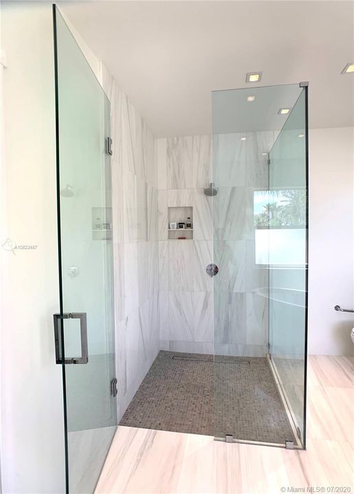 Recently Sold: $1,250,000 (4 beds, 3 baths, 2403 Square Feet)