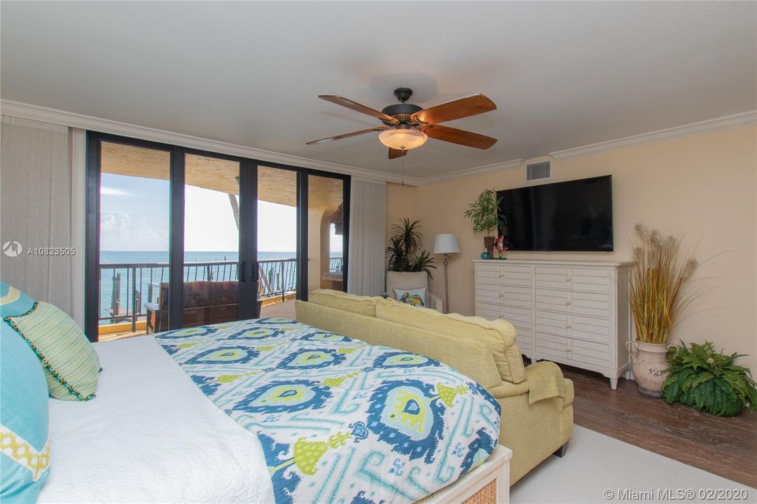 Recently Sold: $1,250,000 (3 beds, 2 baths, 1716 Square Feet)