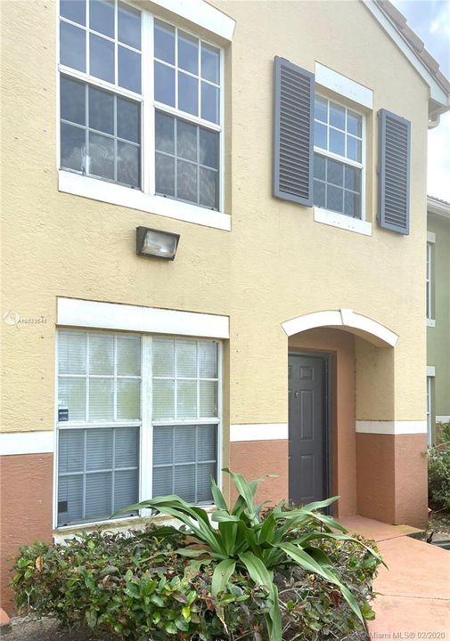 Recently Sold: $135,000 (1 beds, 1 baths, 781 Square Feet)