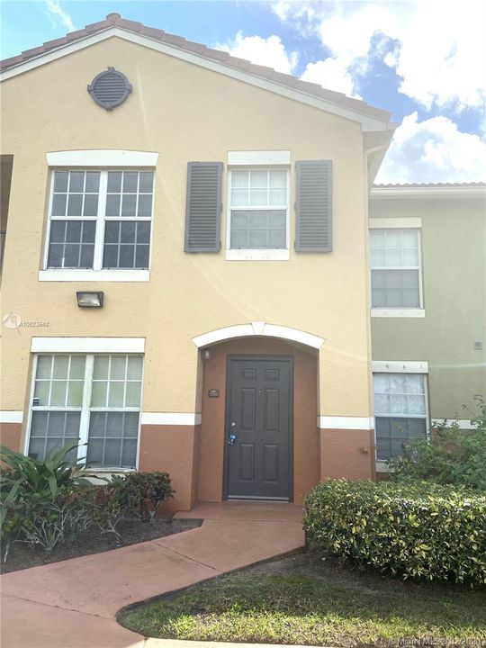 Recently Sold: $135,000 (1 beds, 1 baths, 781 Square Feet)