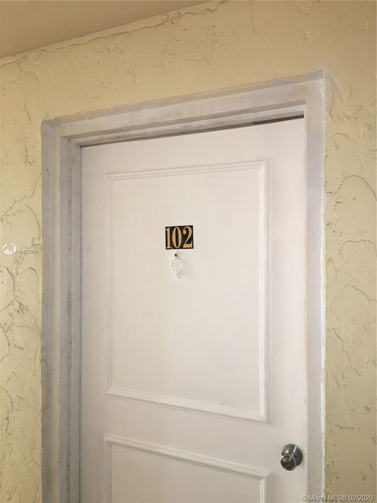Недавно продано: $99,999 (2 спален, 1 ванн, 850 Квадратных фут)