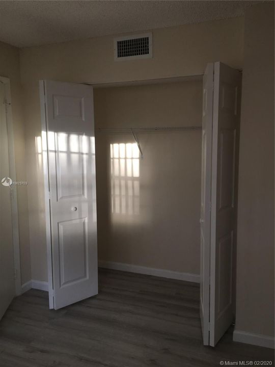 Недавно продано: $99,999 (2 спален, 1 ванн, 850 Квадратных фут)