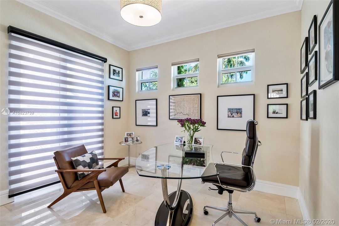 Recently Sold: $825,000 (6 beds, 5 baths, 4112 Square Feet)