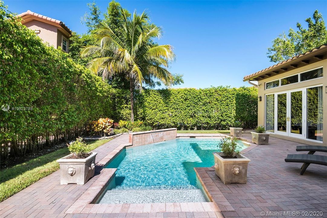 Recently Sold: $825,000 (6 beds, 5 baths, 4112 Square Feet)