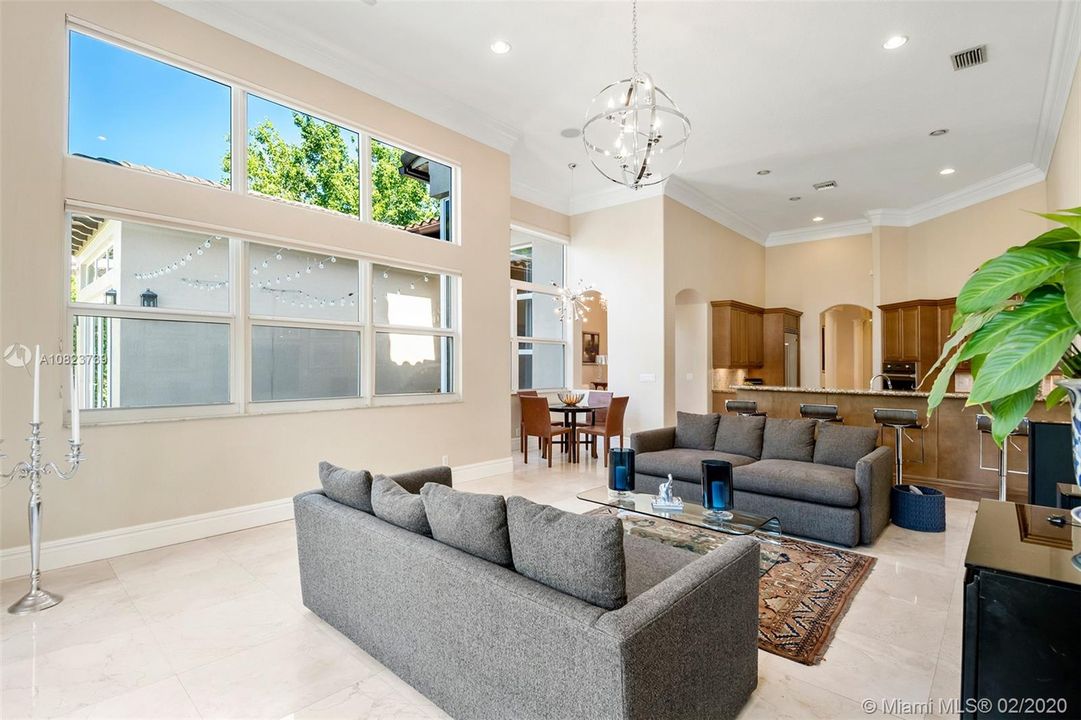 Recently Sold: $825,000 (6 beds, 5 baths, 4112 Square Feet)