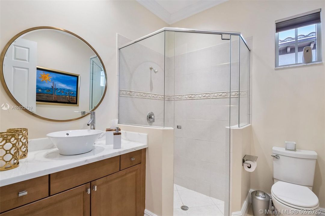 Recently Sold: $825,000 (6 beds, 5 baths, 4112 Square Feet)