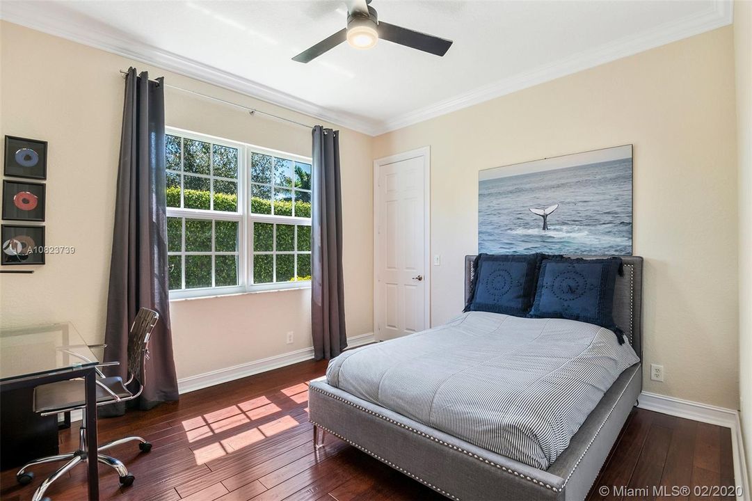 Recently Sold: $825,000 (6 beds, 5 baths, 4112 Square Feet)