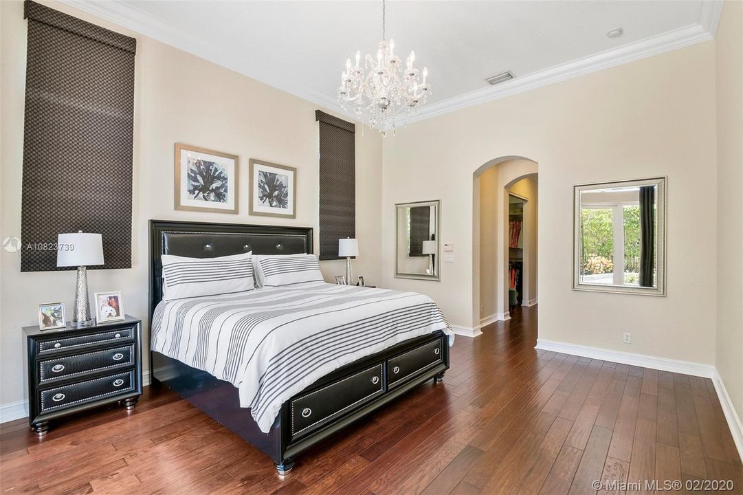Recently Sold: $825,000 (6 beds, 5 baths, 4112 Square Feet)