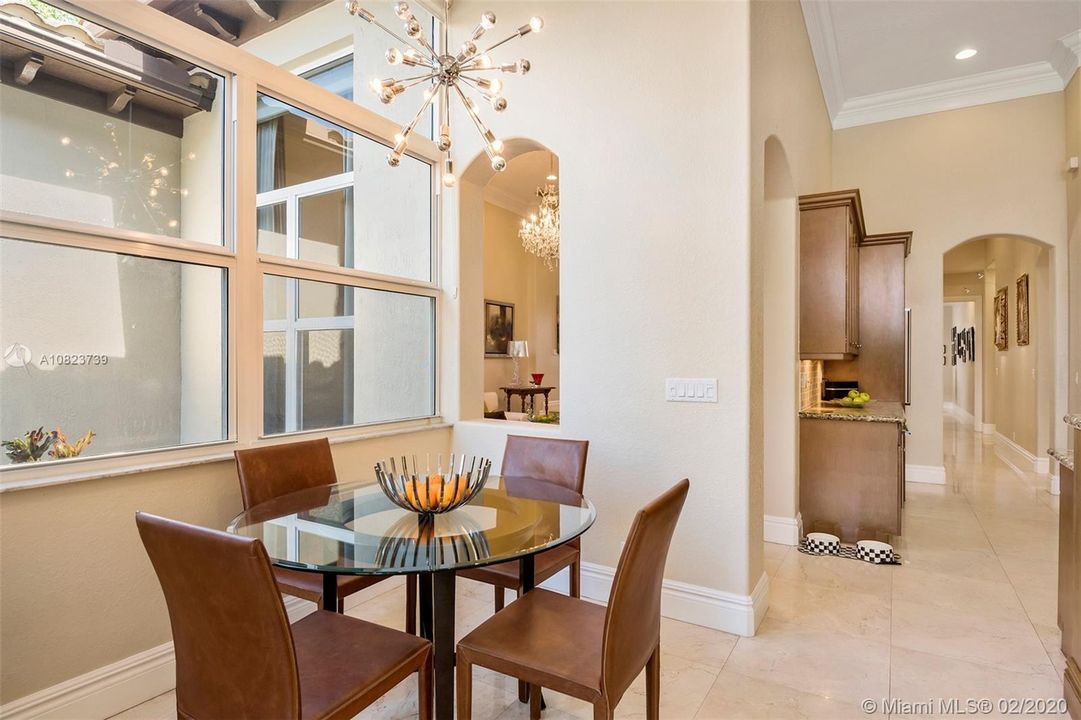 Recently Sold: $825,000 (6 beds, 5 baths, 4112 Square Feet)