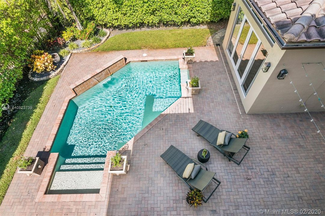 Recently Sold: $825,000 (6 beds, 5 baths, 4112 Square Feet)