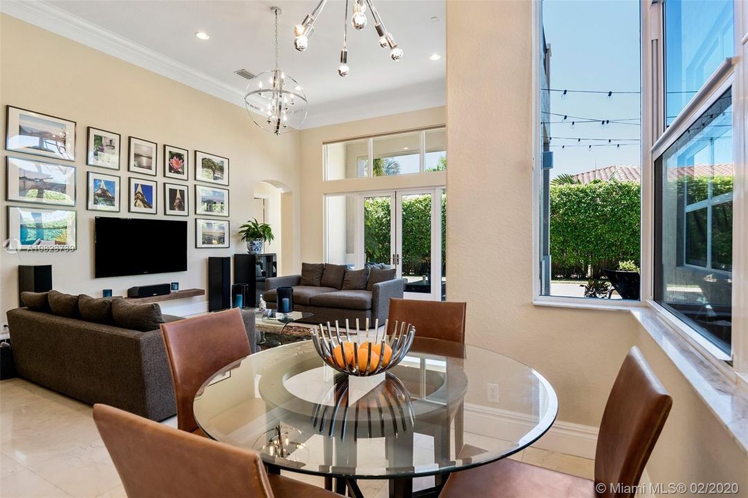 Recently Sold: $825,000 (6 beds, 5 baths, 4112 Square Feet)
