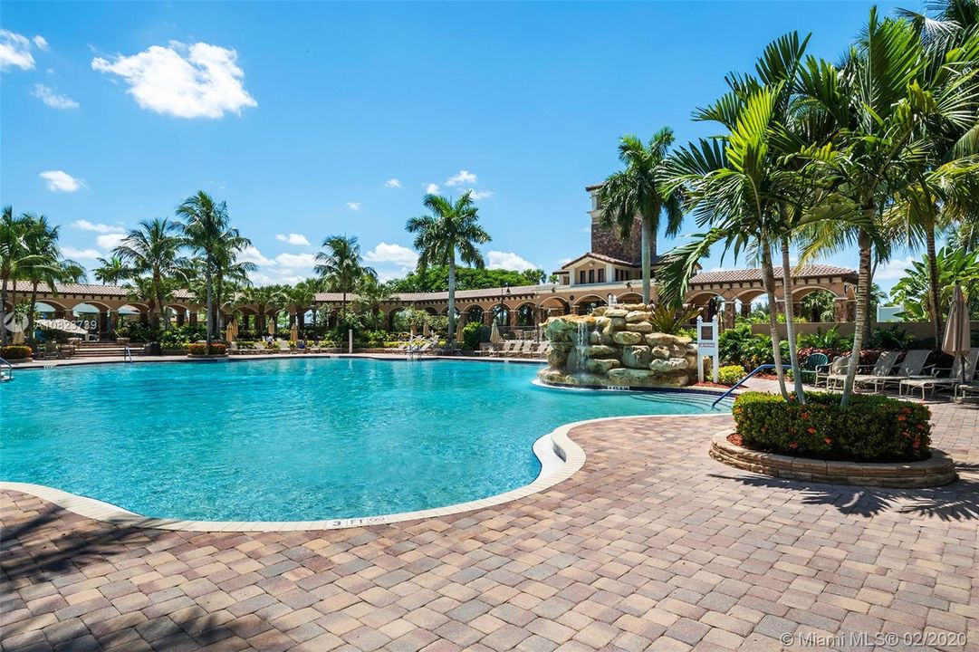 Recently Sold: $825,000 (6 beds, 5 baths, 4112 Square Feet)