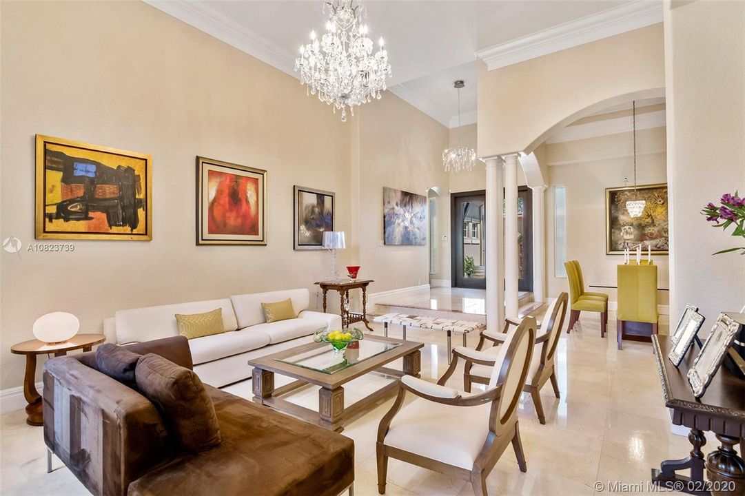 Recently Sold: $825,000 (6 beds, 5 baths, 4112 Square Feet)