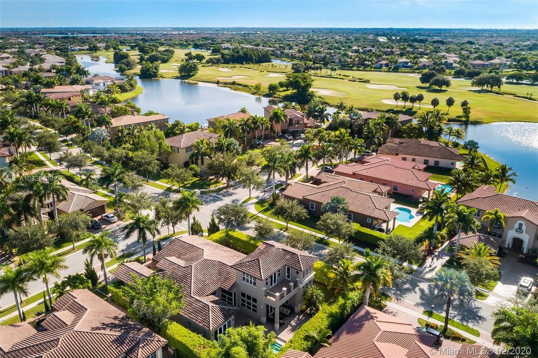 Recently Sold: $825,000 (6 beds, 5 baths, 4112 Square Feet)