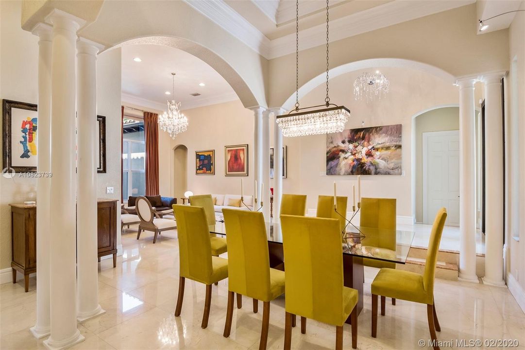 Recently Sold: $825,000 (6 beds, 5 baths, 4112 Square Feet)