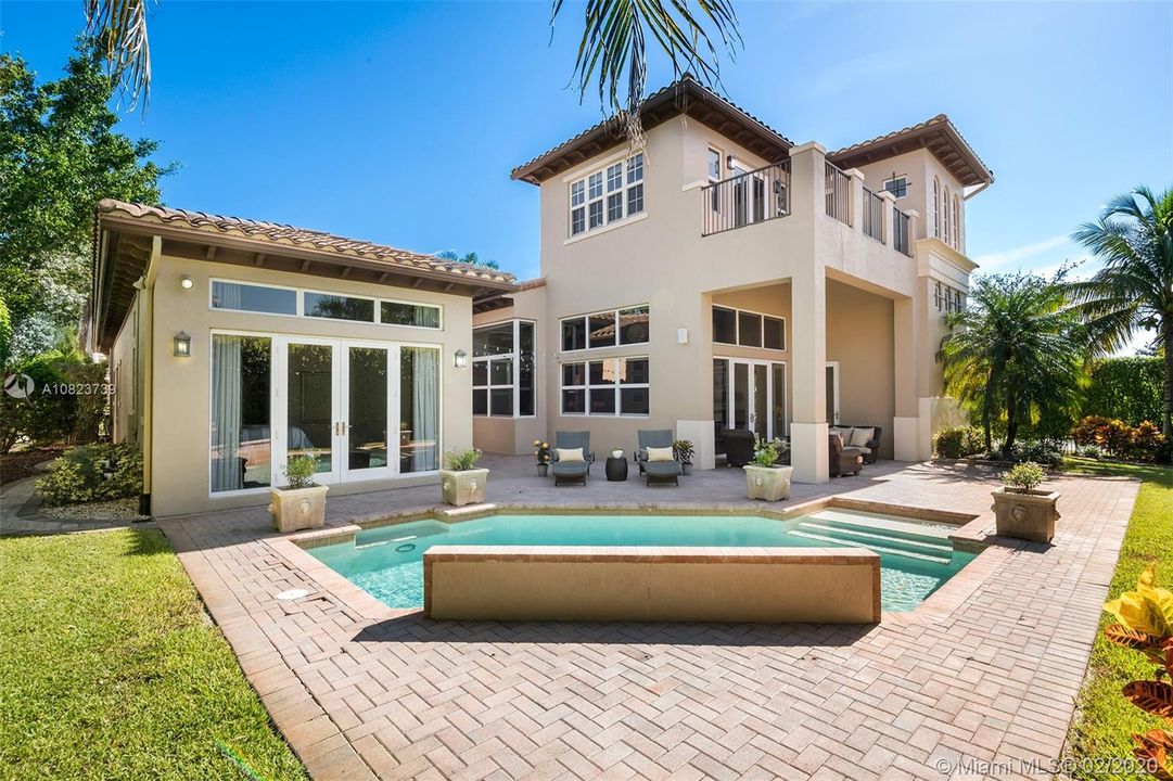 Recently Sold: $825,000 (6 beds, 5 baths, 4112 Square Feet)