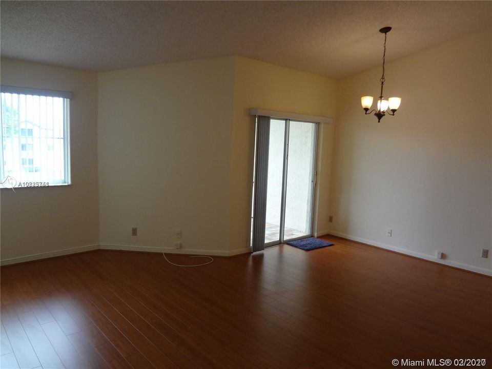 Recently Sold: $127,500 (1 beds, 1 baths, 700 Square Feet)