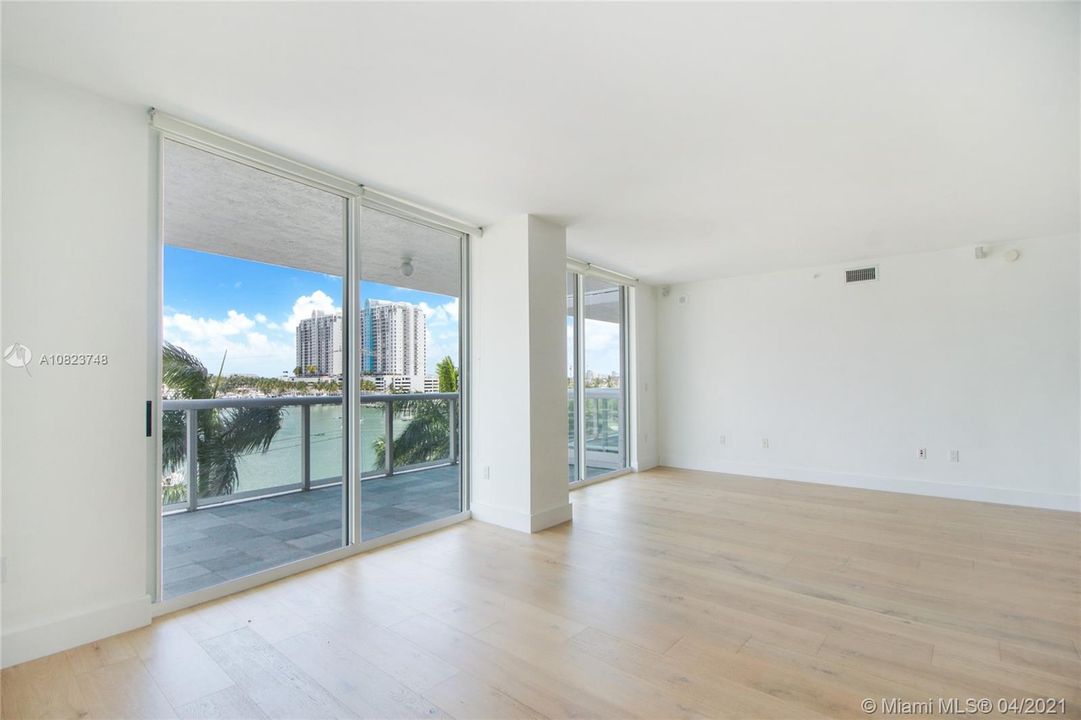 Recently Sold: $1,149,000 (2 beds, 2 baths, 1463 Square Feet)