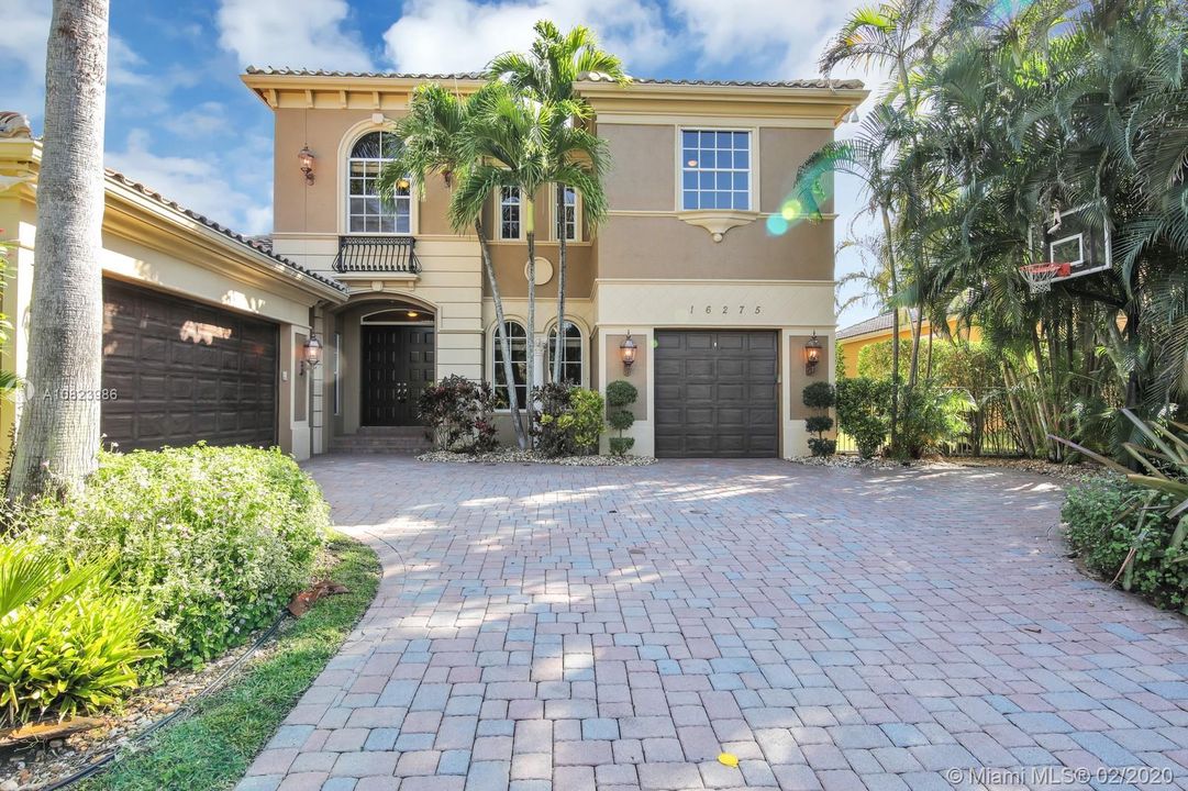 Vendido Recientemente: $829,900 (5 camas, 4 baños, 4040 Pies cuadrados)