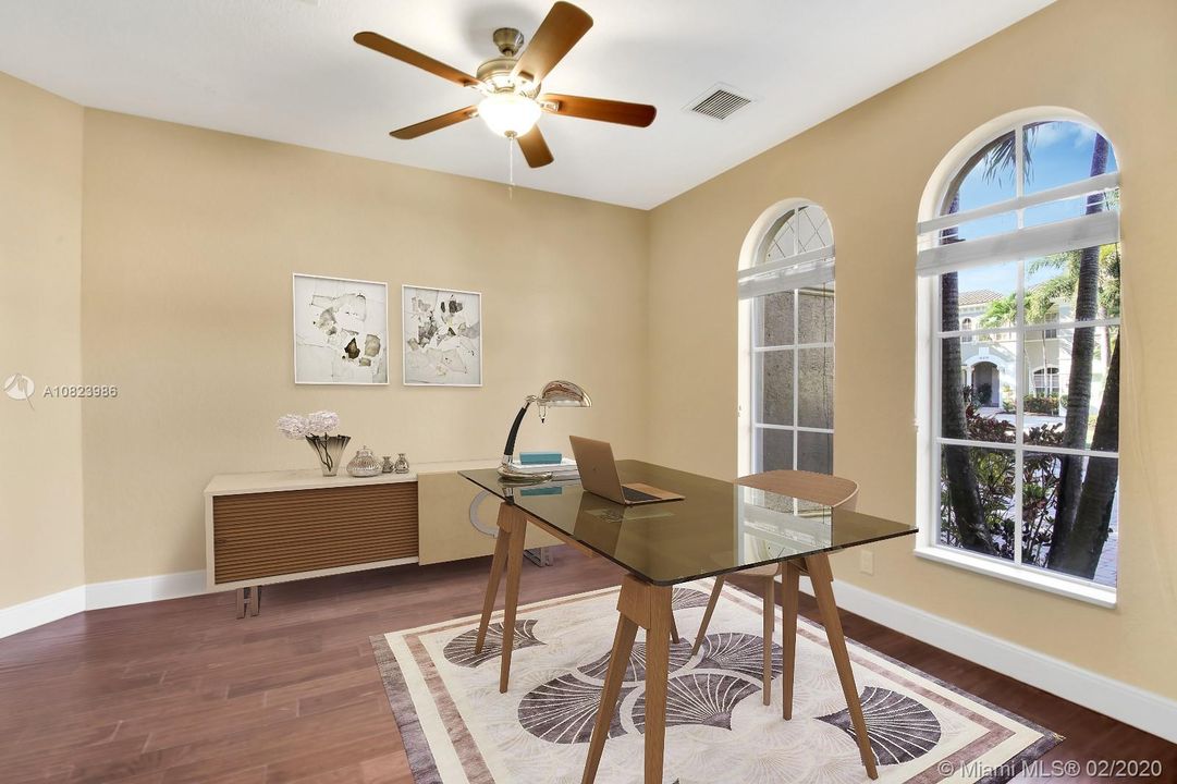 Vendido Recientemente: $829,900 (5 camas, 4 baños, 4040 Pies cuadrados)