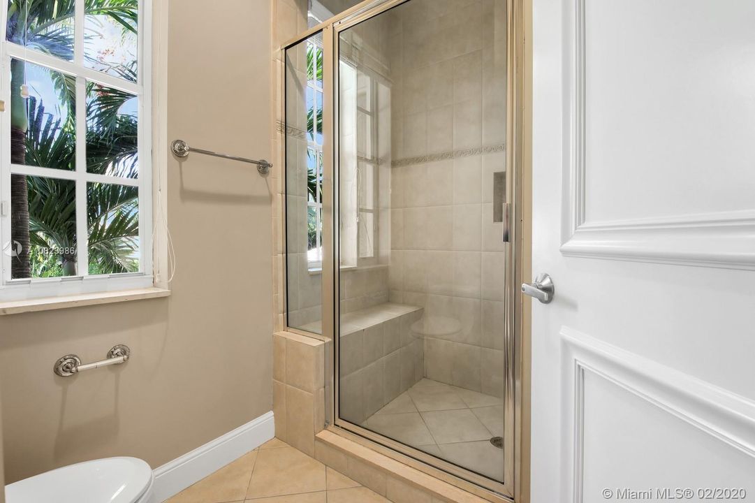 Vendido Recientemente: $829,900 (5 camas, 4 baños, 4040 Pies cuadrados)