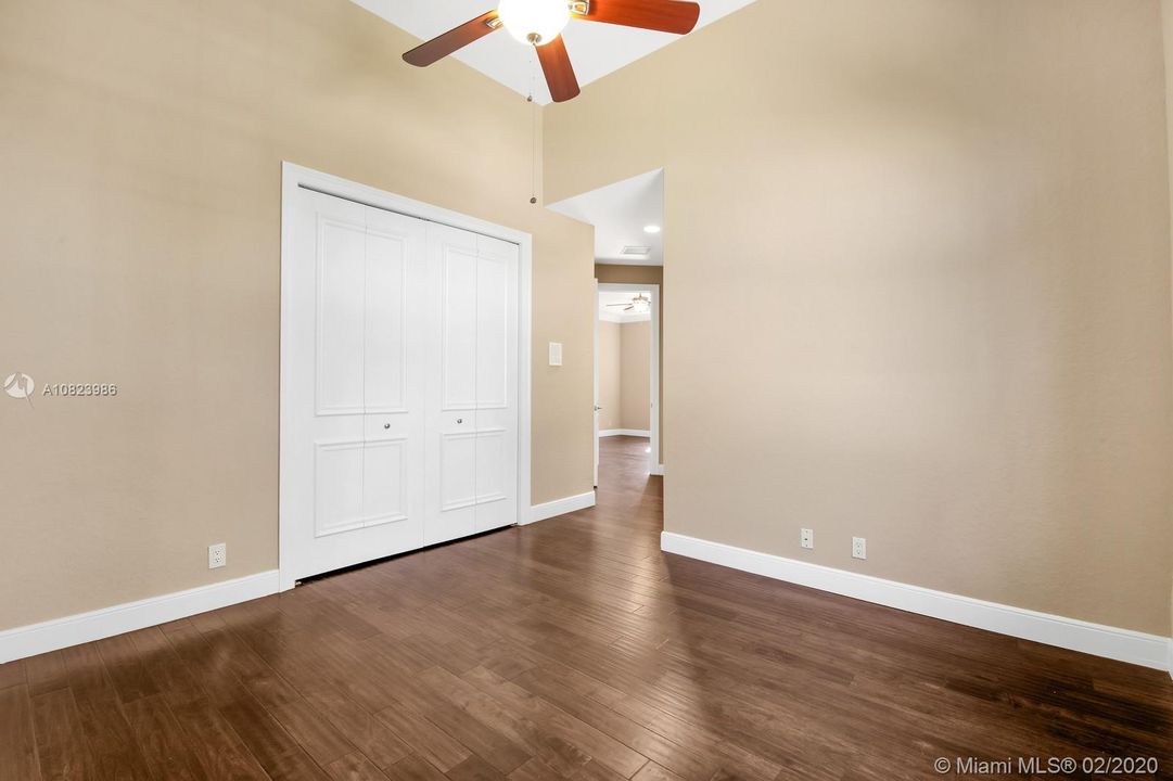 Vendido Recientemente: $829,900 (5 camas, 4 baños, 4040 Pies cuadrados)