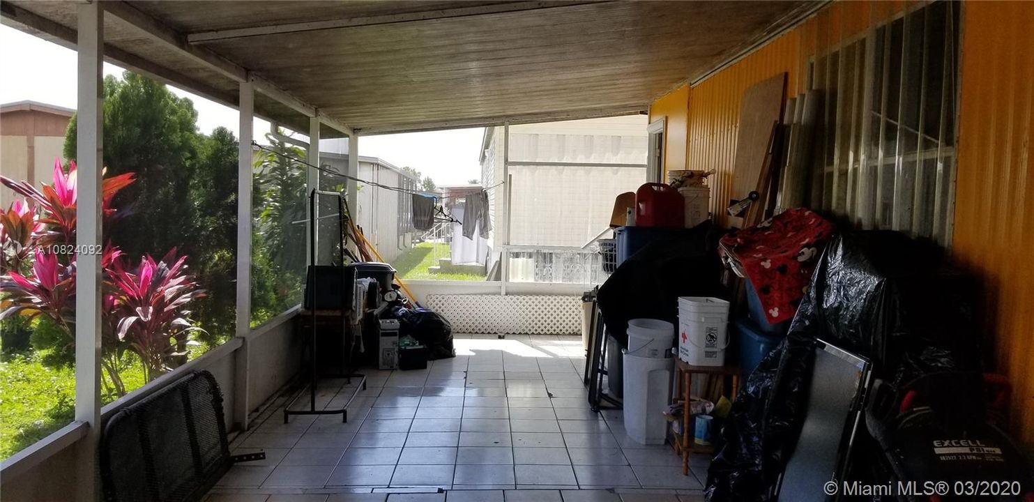 Vendido Recientemente: $65,000 (3 camas, 3 baños, 906 Pies cuadrados)