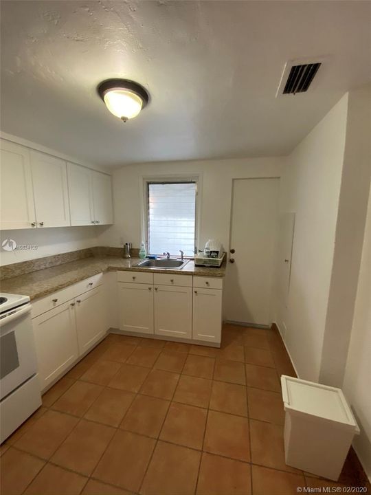 Recently Rented: $1,950 (2 beds, 1 baths, 1471 Square Feet)