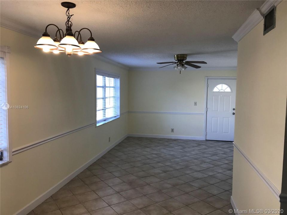Recently Rented: $1,450 (2 beds, 1 baths, 1000 Square Feet)