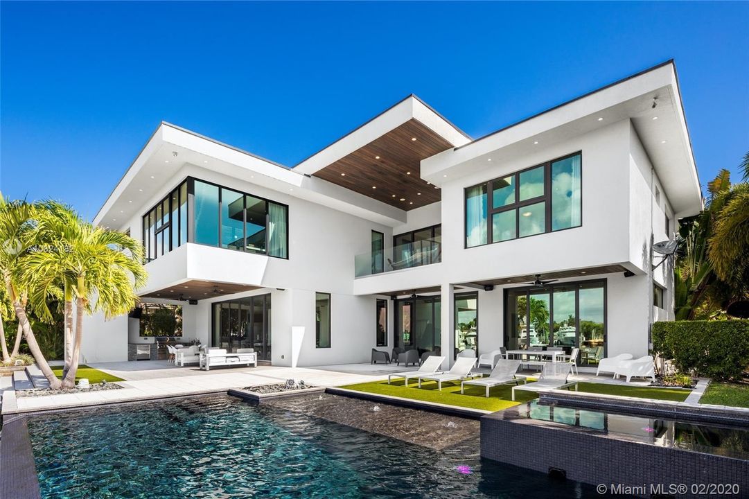 Recently Sold: $7,398,000 (6 beds, 7 baths, 7059 Square Feet)