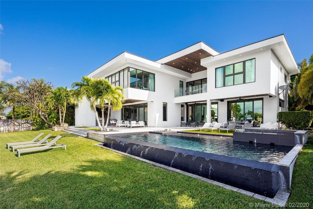 Recently Sold: $7,398,000 (6 beds, 7 baths, 7059 Square Feet)