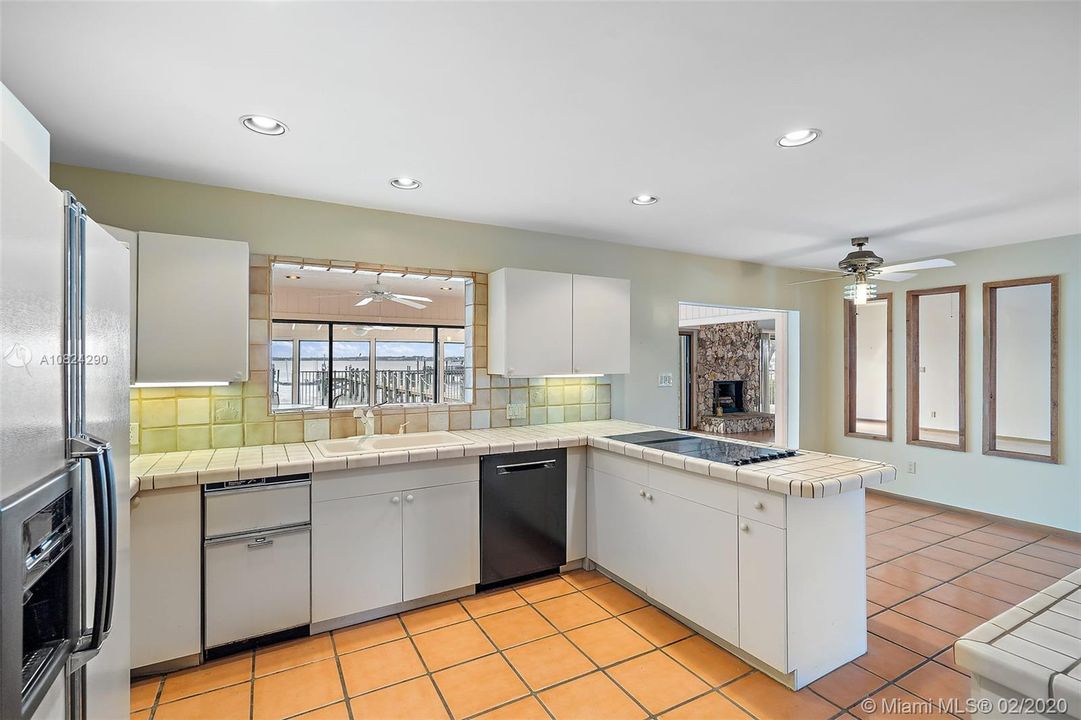 Recently Sold: $1,215,000 (3 beds, 3 baths, 2600 Square Feet)