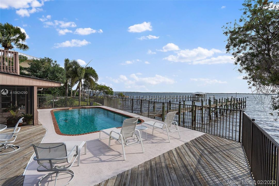 Recently Sold: $1,215,000 (3 beds, 3 baths, 2600 Square Feet)