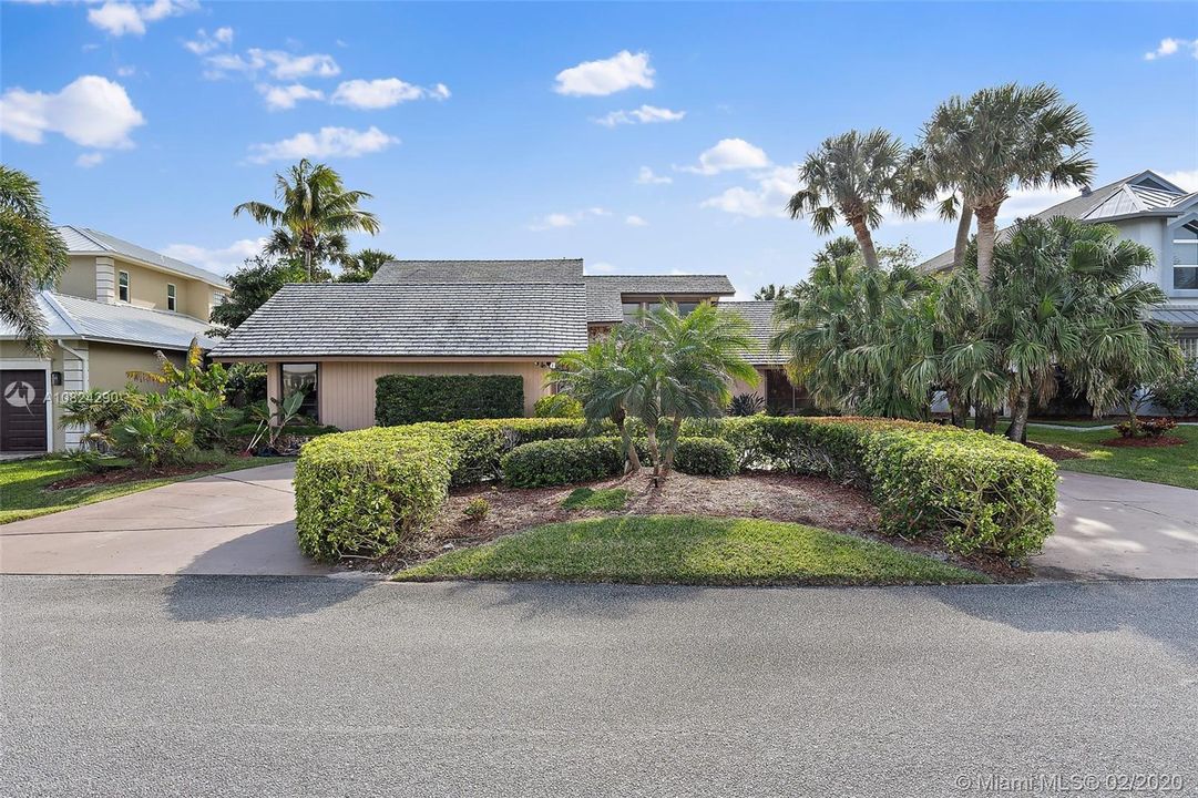 Recently Sold: $1,215,000 (3 beds, 3 baths, 2600 Square Feet)