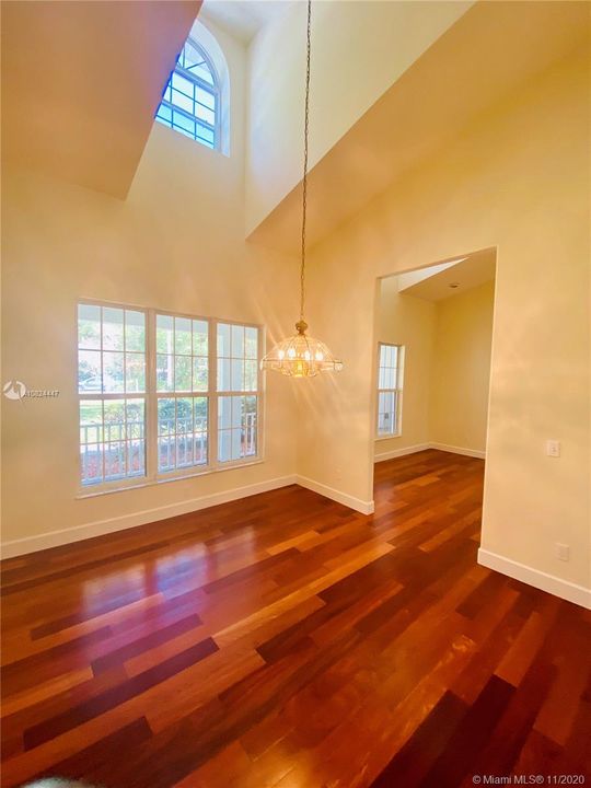 Recently Sold: $395,000 (4 beds, 2 baths, 3095 Square Feet)