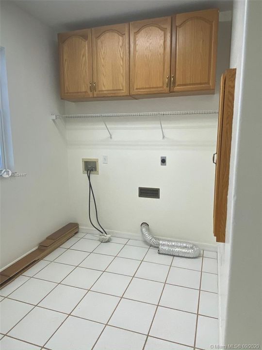 Recently Sold: $395,000 (4 beds, 2 baths, 3095 Square Feet)