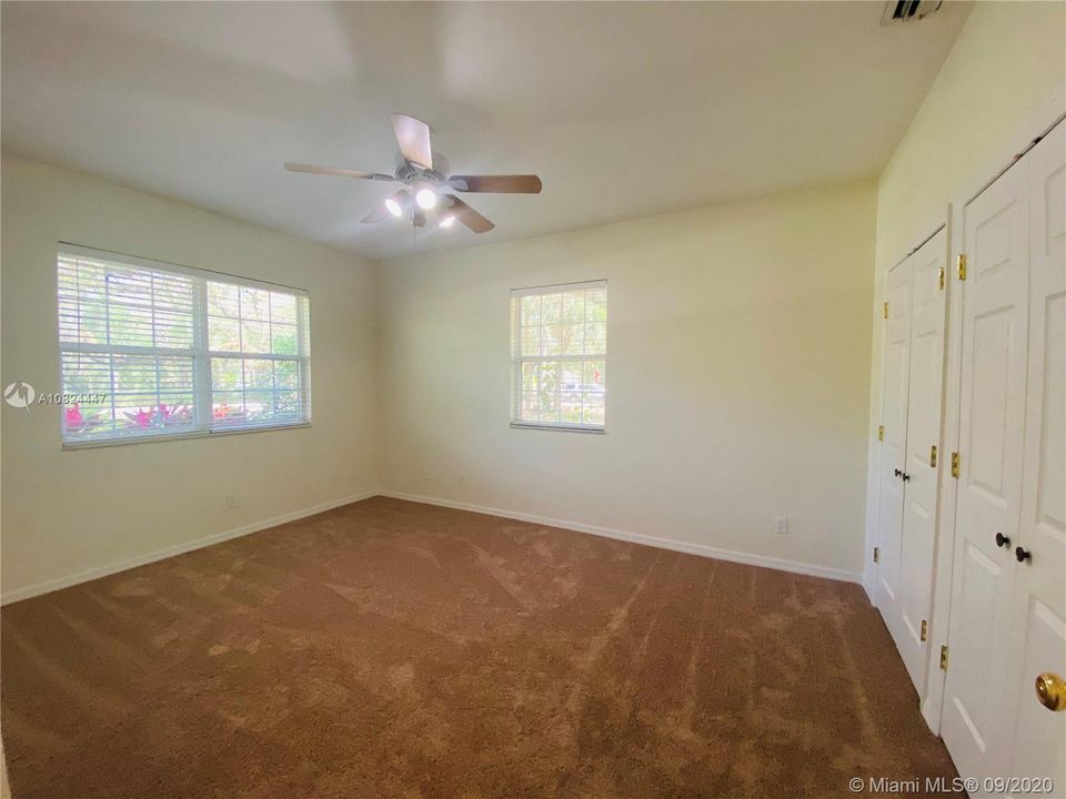 Recently Sold: $395,000 (4 beds, 2 baths, 3095 Square Feet)