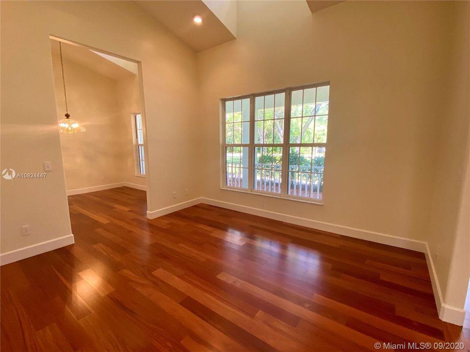 Recently Sold: $395,000 (4 beds, 2 baths, 3095 Square Feet)