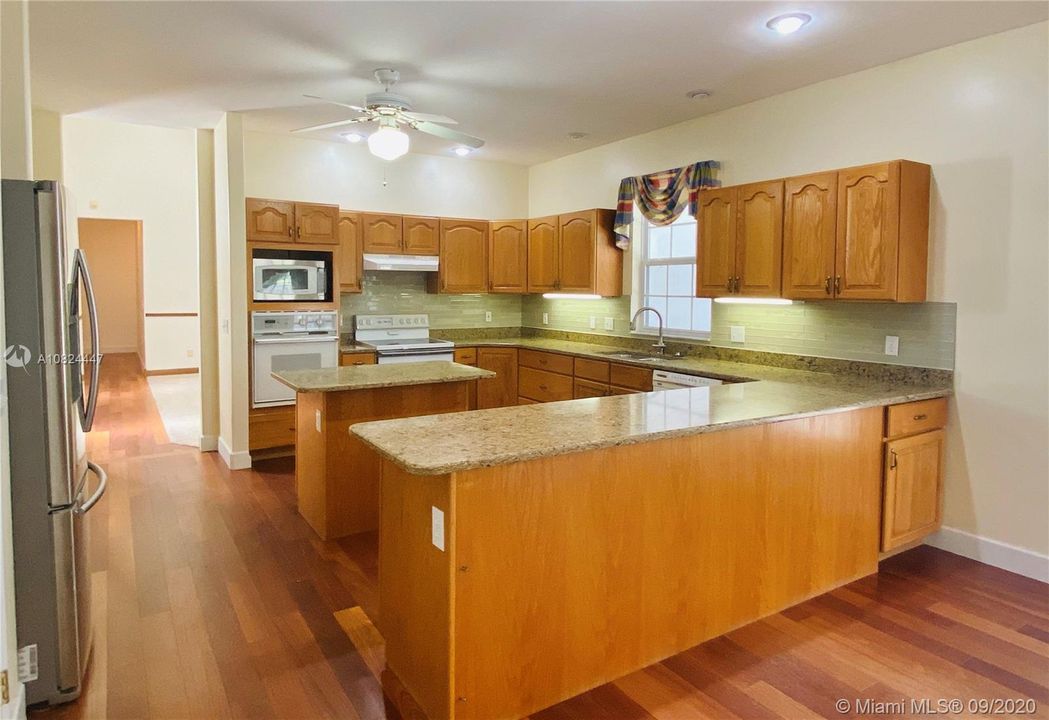 Recently Sold: $395,000 (4 beds, 2 baths, 3095 Square Feet)