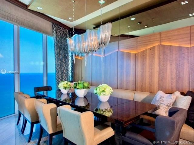 最近售出: $2,995,000 (5 贝兹, 6 浴室, 5086 平方英尺)