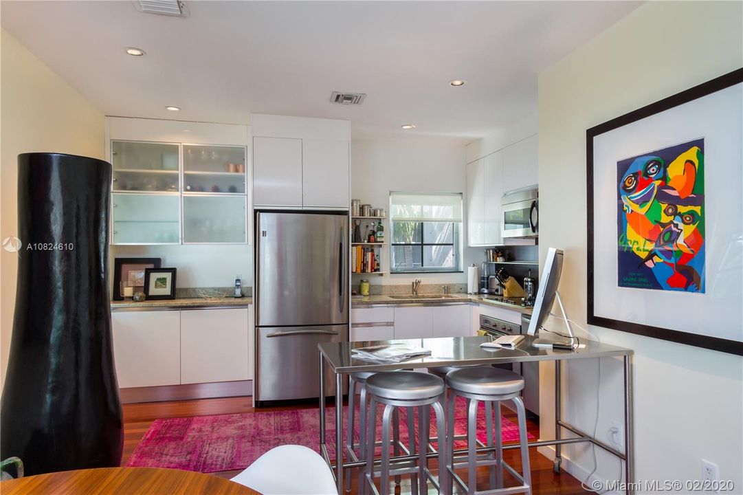 Recently Sold: $440,000 (2 beds, 2 baths, 918 Square Feet)