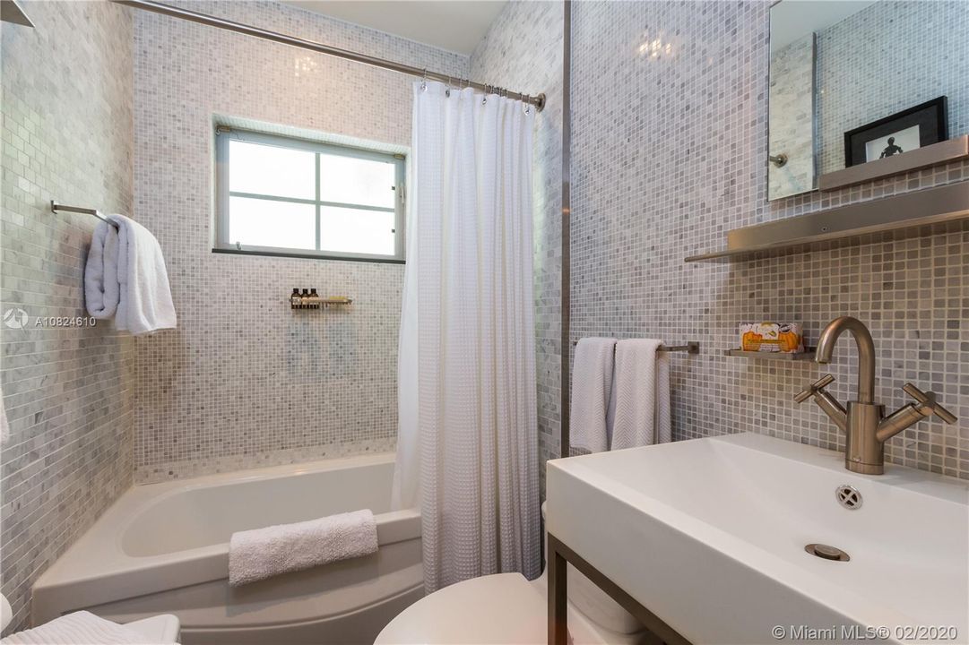 Recently Sold: $440,000 (2 beds, 2 baths, 918 Square Feet)