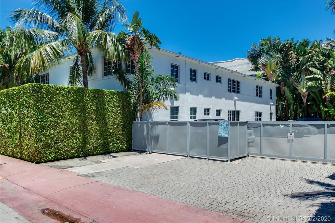 Recently Sold: $440,000 (2 beds, 2 baths, 918 Square Feet)