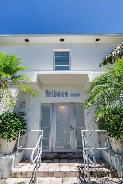 Recently Sold: $440,000 (2 beds, 2 baths, 918 Square Feet)