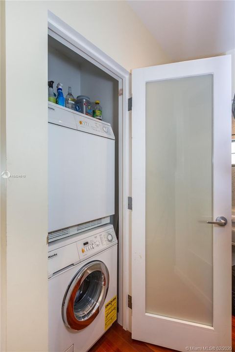 Recently Sold: $440,000 (2 beds, 2 baths, 918 Square Feet)