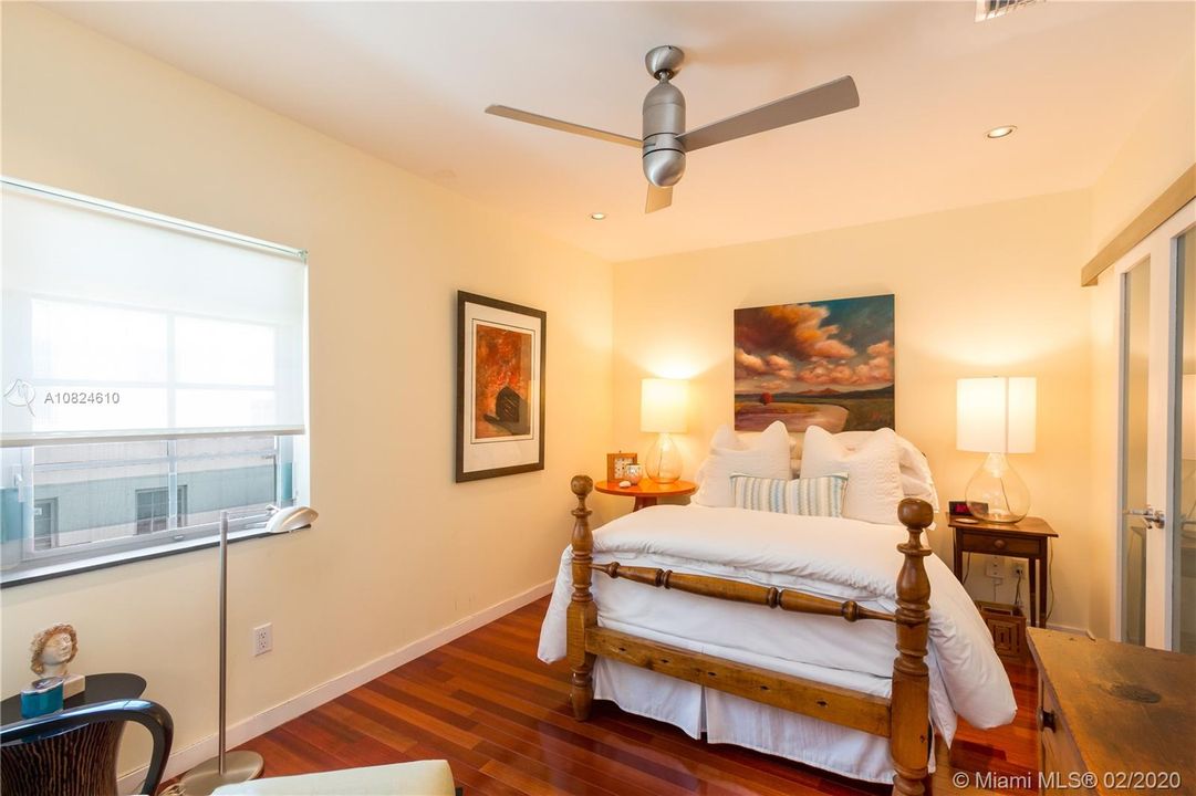 Recently Sold: $440,000 (2 beds, 2 baths, 918 Square Feet)