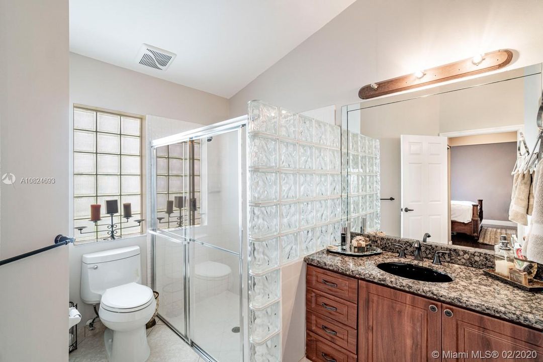 Vendido Recientemente: $309,999 (3 camas, 2 baños, 1382 Pies cuadrados)