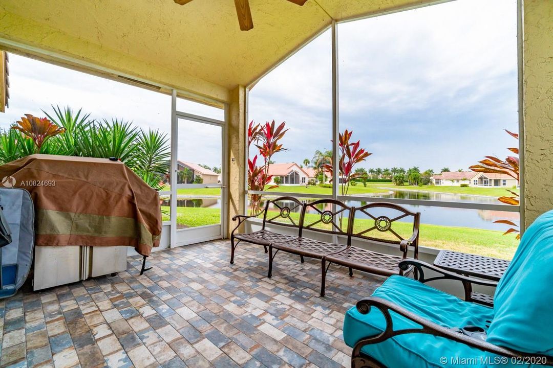 Vendido Recientemente: $309,999 (3 camas, 2 baños, 1382 Pies cuadrados)